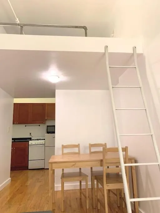 Private Room With Shower On Union Square Side 1 New York 0*,